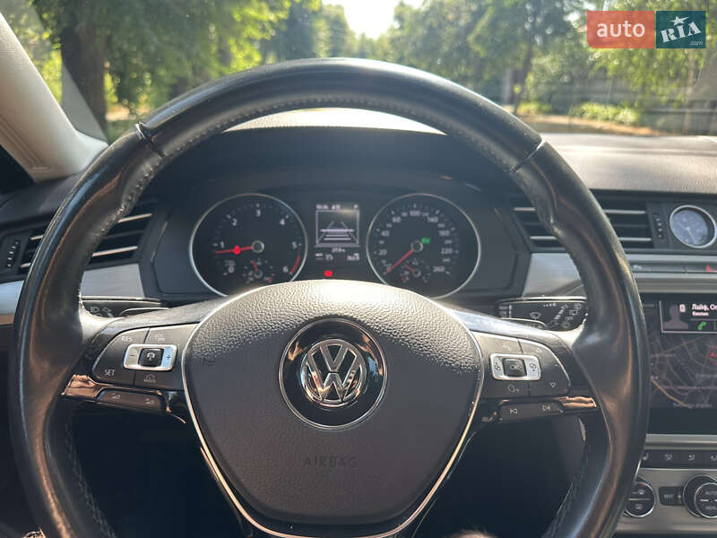 Универсал Volkswagen Passat 2018 в Киеве