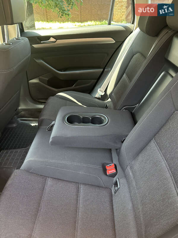 Универсал Volkswagen Passat 2018 в Киеве