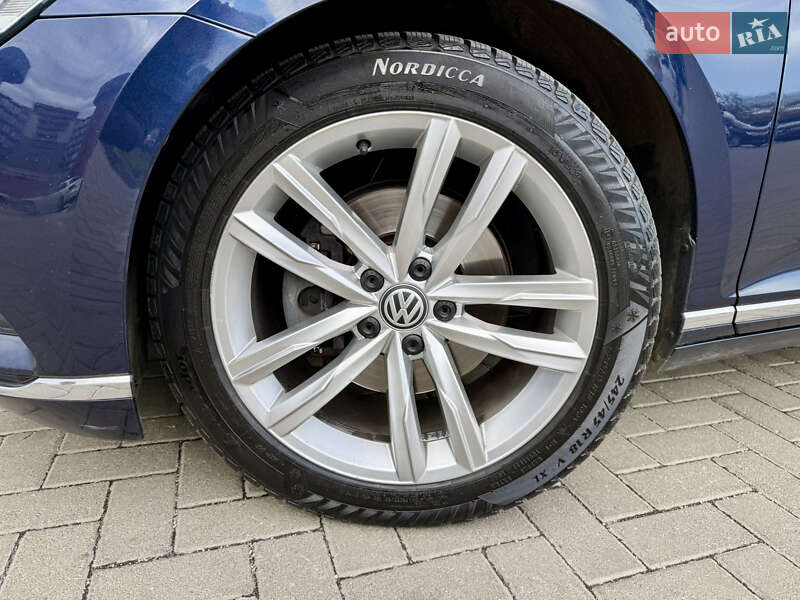 Універсал Volkswagen Passat 2017 в Житомирі