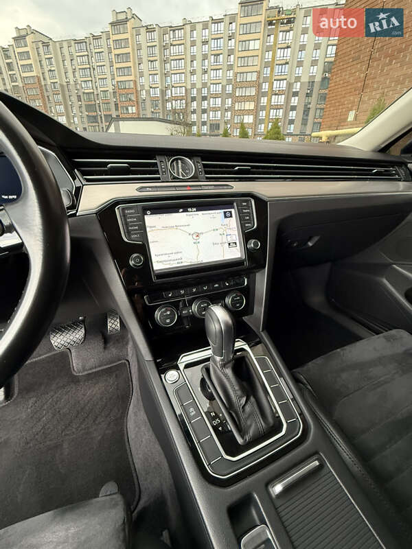 Універсал Volkswagen Passat 2017 в Житомирі