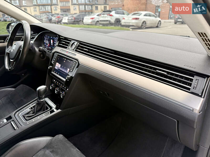Універсал Volkswagen Passat 2017 в Житомирі