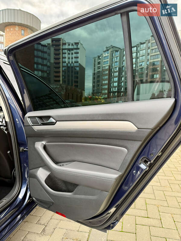 Універсал Volkswagen Passat 2017 в Житомирі