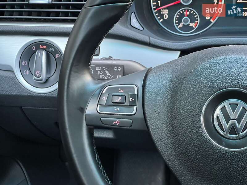 Седан Volkswagen Passat 2013 в Києві