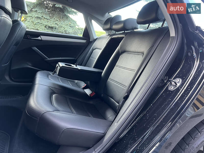 Седан Volkswagen Passat 2013 в Києві