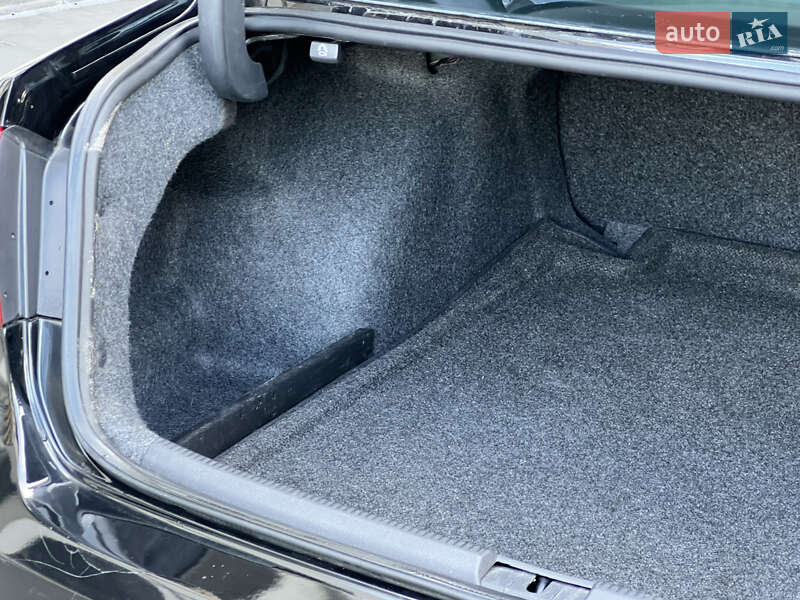 Седан Volkswagen Passat 2013 в Києві