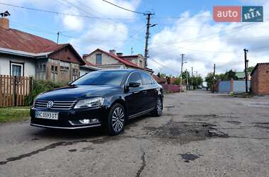 Седан Volkswagen Passat 2011 в Сокале