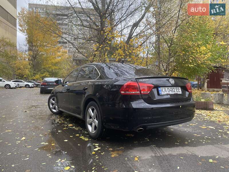 Седан Volkswagen Passat 2012 в Киеве