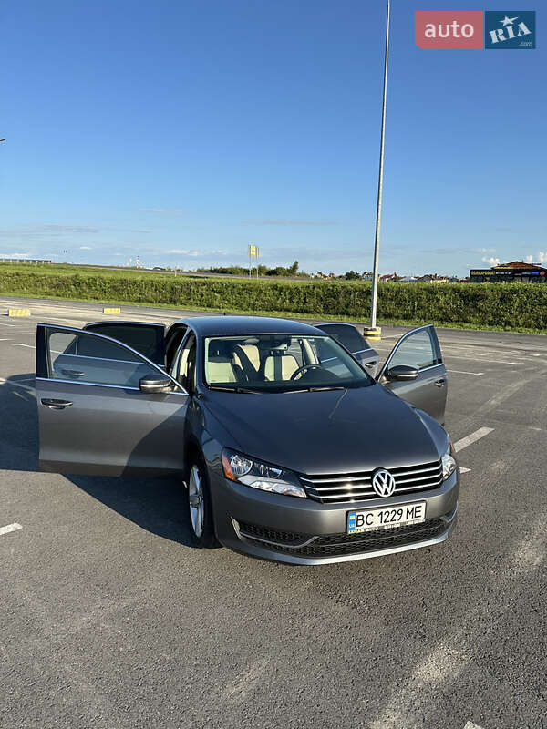 Седан Volkswagen Passat 2013 в Львові