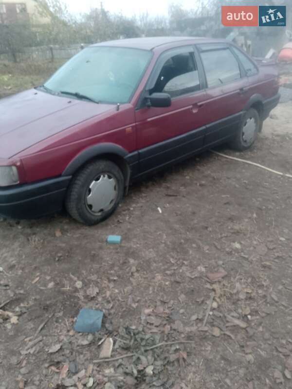 Седан Volkswagen Passat 1990 в Корнине
