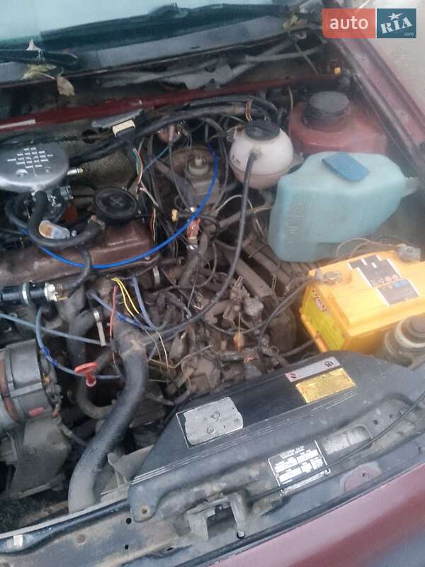 Седан Volkswagen Passat 1990 в Корнине