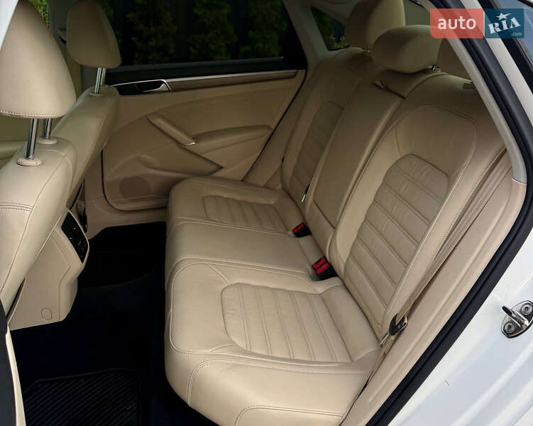 Седан Volkswagen Passat 2012 в Киеве