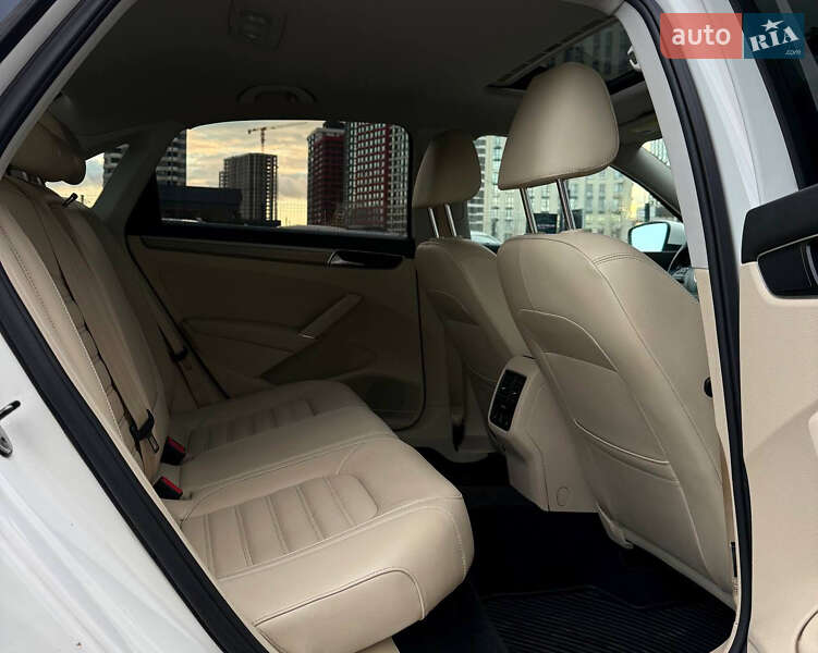 Седан Volkswagen Passat 2012 в Киеве