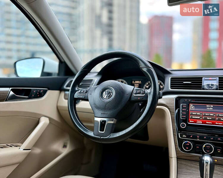 Седан Volkswagen Passat 2012 в Киеве