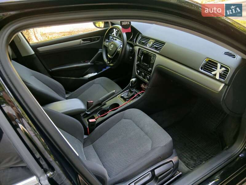 Седан Volkswagen Passat 2016 в Чернівцях