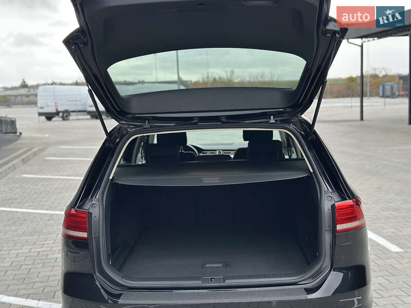 Универсал Volkswagen Passat 2018 в Дубно фото 32 Универсал Volkswagen Passat 2018 в Дубно