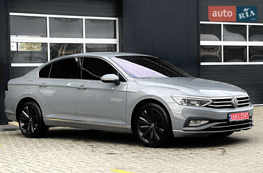 Седан Volkswagen Passat 2022 в Мукачево