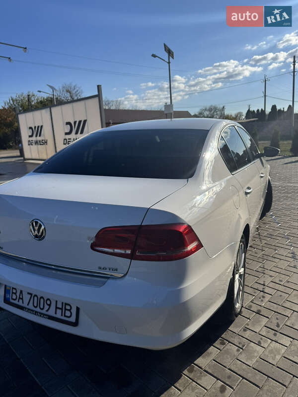 Седан Volkswagen Passat 2012 в Помічній