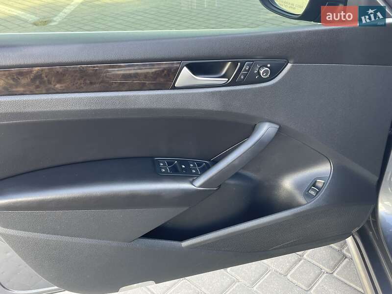 Седан Volkswagen Passat 2014 в Одесі