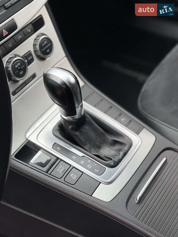 Седан Volkswagen Passat 2012 в Коростене