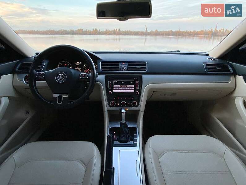 Седан Volkswagen Passat 2012 в Днепре