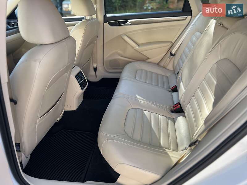 Седан Volkswagen Passat 2017 в Львове