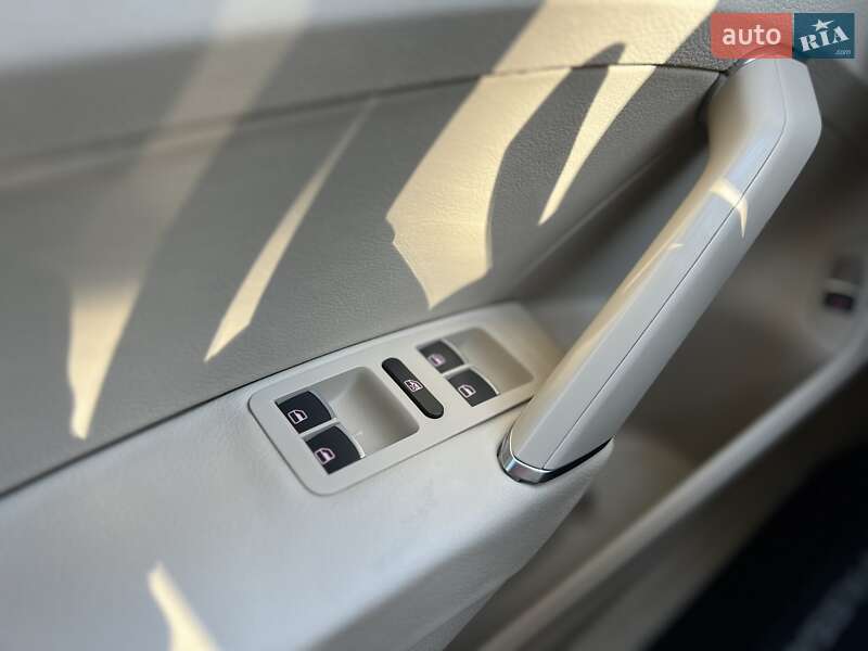 Седан Volkswagen Passat 2017 в Львове