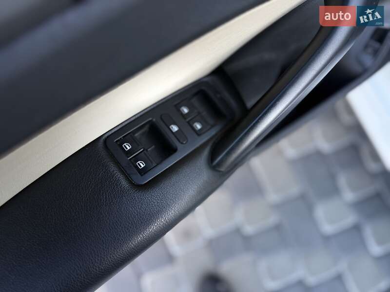 Седан Volkswagen Passat 2015 в Львові