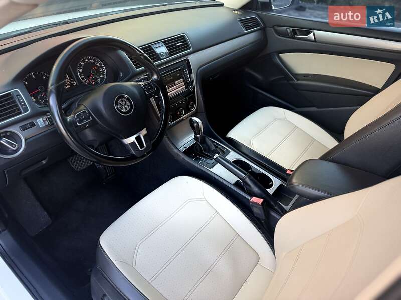 Седан Volkswagen Passat 2015 в Львові
