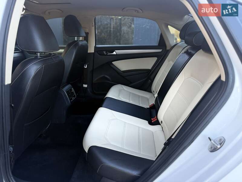 Седан Volkswagen Passat 2015 в Львові