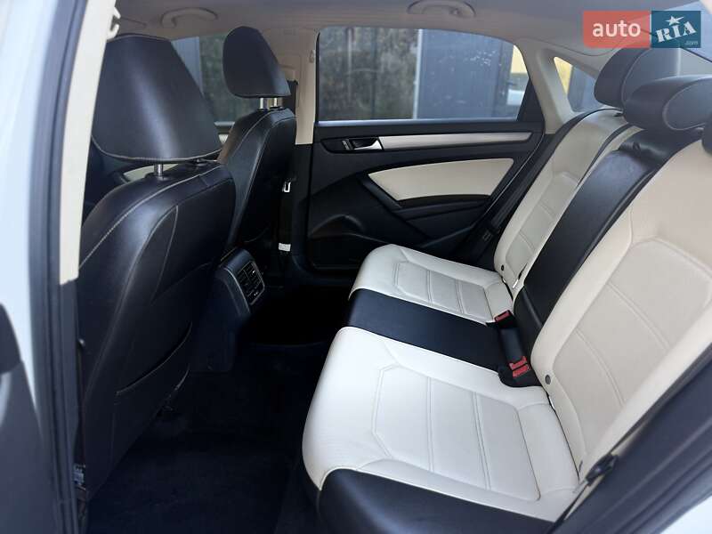 Седан Volkswagen Passat 2015 в Львові