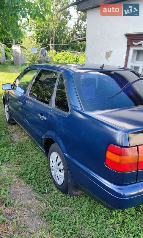 Седан Volkswagen Passat 1994 в Золотоноші