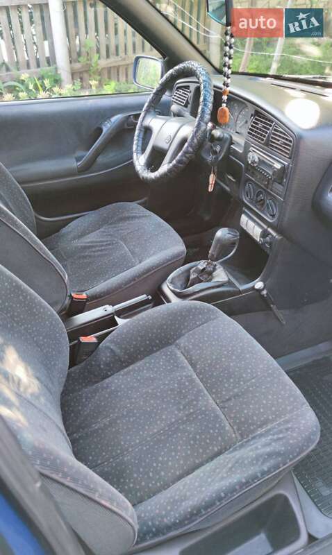 Седан Volkswagen Passat 1994 в Золотоноші