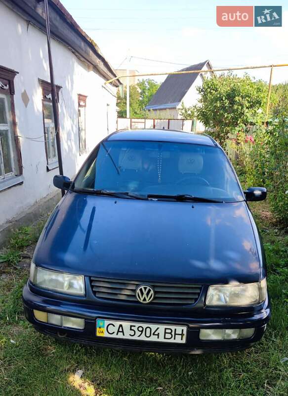 Седан Volkswagen Passat 1994 в Золотоноші