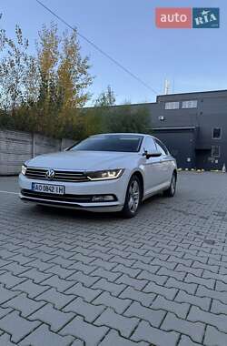 Седан Volkswagen Passat 2015 в Ужгороді