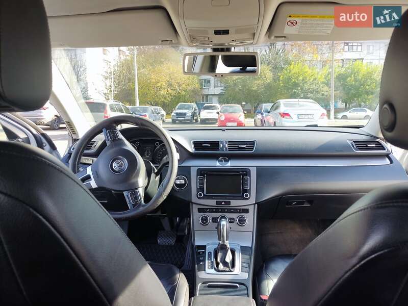 Универсал Volkswagen Passat 2012 в Одессе