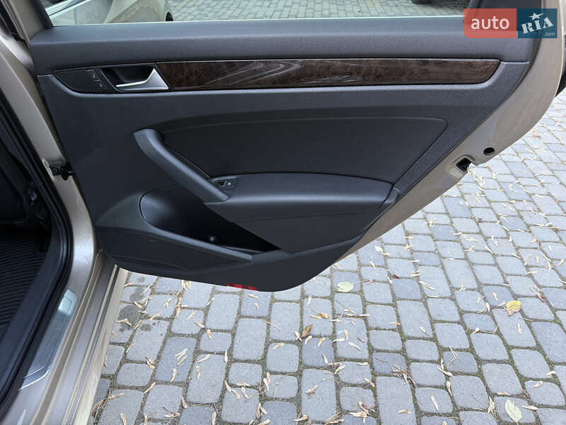 Седан Volkswagen Passat 2015 в Тернополі