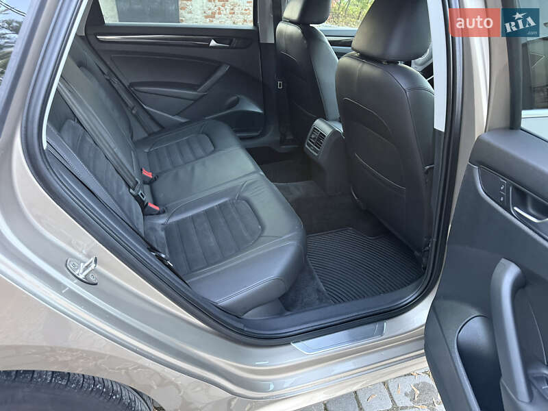 Седан Volkswagen Passat 2015 в Тернополі