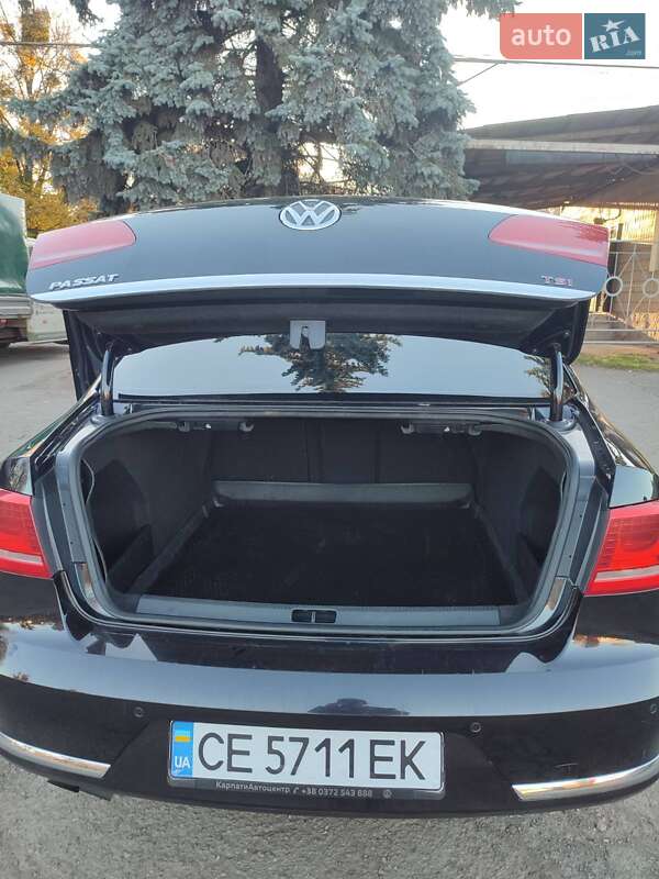Седан Volkswagen Passat 2011 в Черновцах