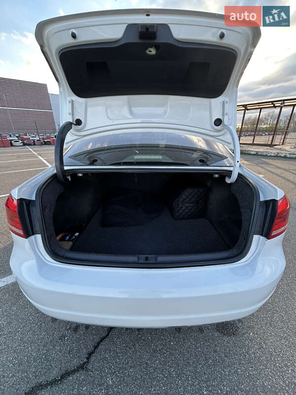 Седан Volkswagen Passat 2011 в Киеве фото 13 Седан Volkswagen Passat 2011 в Киеве