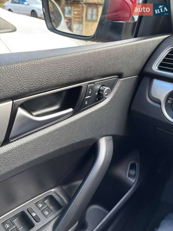 Седан Volkswagen Passat 2015 в Киеве фото 9 Седан Volkswagen Passat 2015 в Киеве