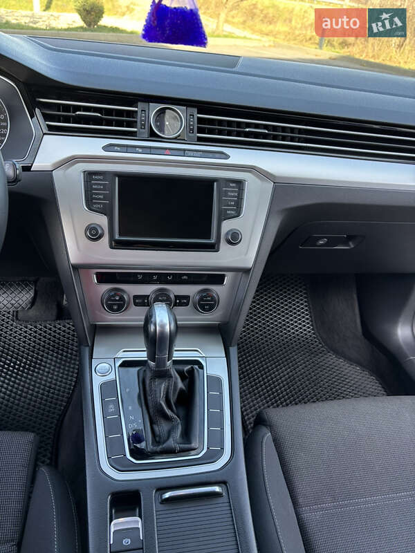 Универсал Volkswagen Passat 2015 в Львове фото 25 Универсал Volkswagen Passat 2015 в Львове
