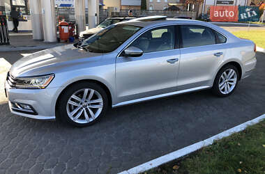 Седан Volkswagen Passat 2018 в Костополе