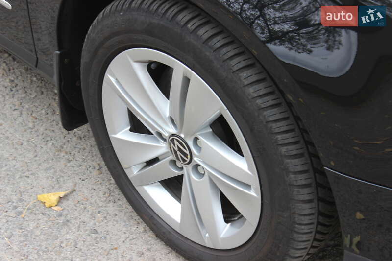 Седан Volkswagen Passat 2009 в Днепре