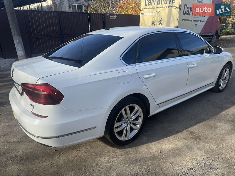 Седан Volkswagen Passat 2017 в Одессе