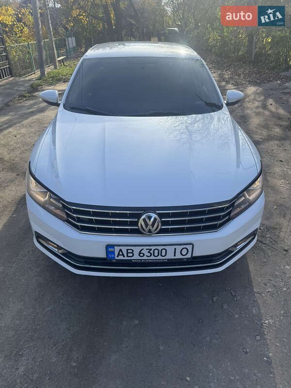 Седан Volkswagen Passat 2017 в Одессе