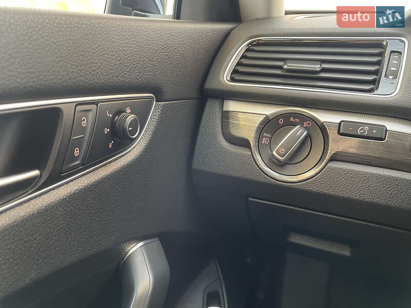 Седан Volkswagen Passat 2017 в Києві