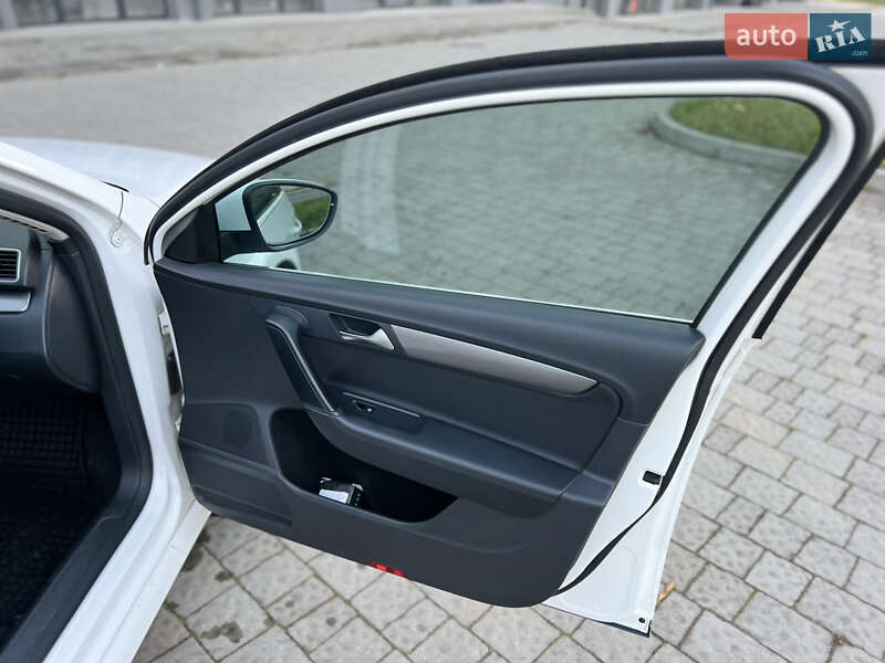 Универсал Volkswagen Passat 2011 в Львове фото 17 Универсал Volkswagen Passat 2011 в Львове