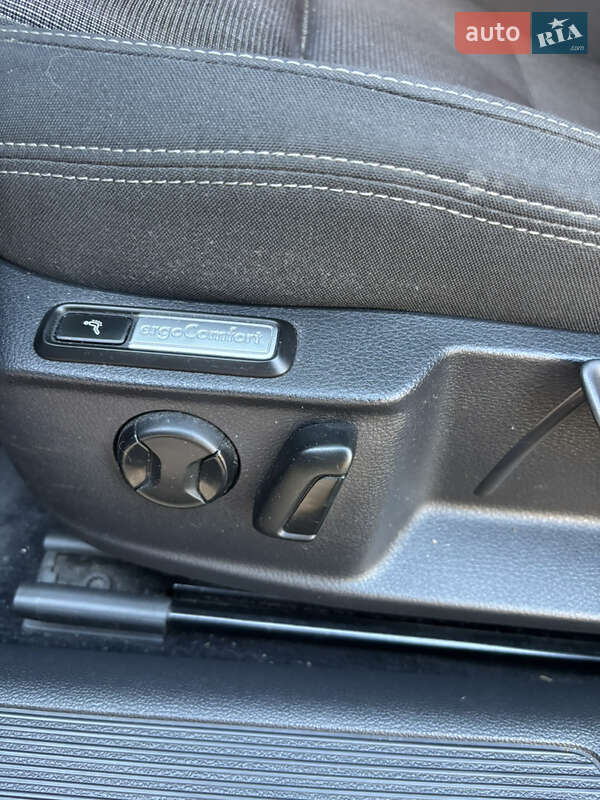 Универсал Volkswagen Passat 2015 в Житомире фото 35 Универсал Volkswagen Passat 2015 в Житомире