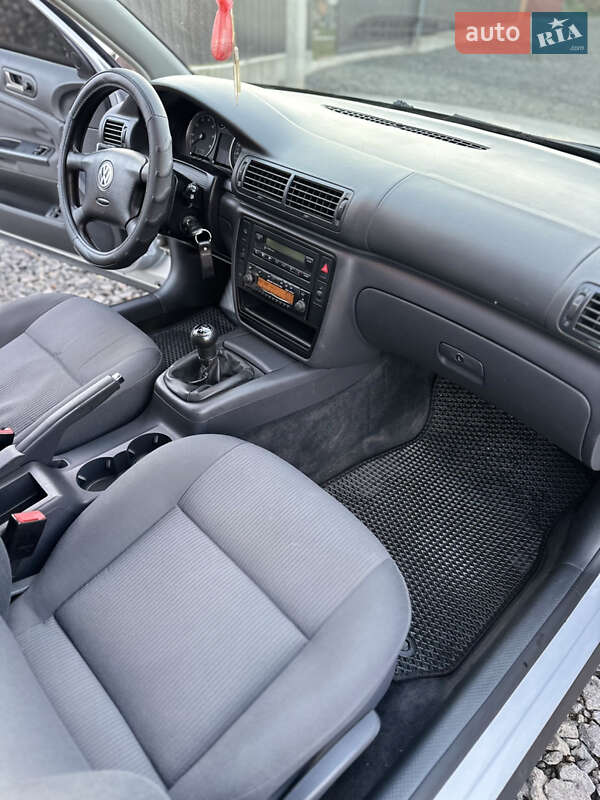 Седан Volkswagen Passat 2004 в Хмельницком