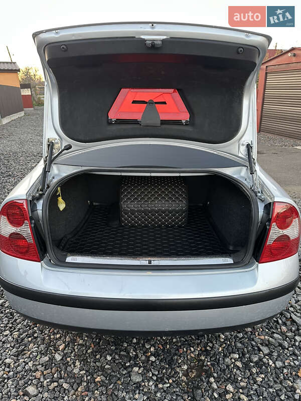 Седан Volkswagen Passat 2004 в Хмельницком